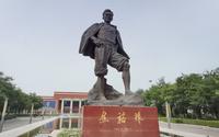 兰考小伙带孩子参观焦裕禄纪念馆，让孩子学习一下焦裕禄精神