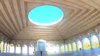 陕西延安黄帝陵，历代帝王都要来祭拜的地方，里面有一颗轩辕黄帝亲手种的树
