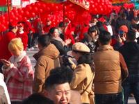 龍龖龘，人从众，火炎焱！龙虎山景区人山人海，春暖艳阳天，正是龙年好兆头