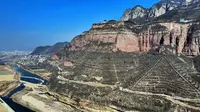 航拍河北涉县韩王九寨，韩信曾在此屯兵，建在河岸峭壁上易守难攻