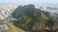六峰山，广西灵山县